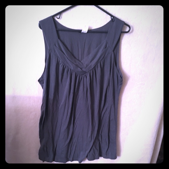 Sleeveless top. - Picture 3 of 4